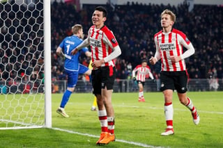 Después de tres juegos de suspensión, 'Chucky' se mantiene como el máximo artillero de la Eredivisie y el PSV es líder de la competición con 71 unidades. (TWITTER)