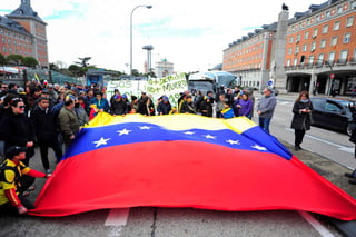 El Frente que llamó a asambleas en todos los estados, también convocó a los venezolanos que se encuentran fuera de su país a ejercer 'acciones de protesta' y desde Madrid se informó sobre una manifestación contra el 'régimen de Maduro', quien aspira a la reelección el próximo 20 de mayo. (EFE)