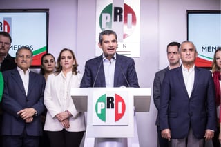 La lista del Senado la encabeza la actual secretaria general del PRI, Claudia Ruiz Massieu, en tanto que a la Cámara de Diputados va el dirigente Enrique Ochoa.
