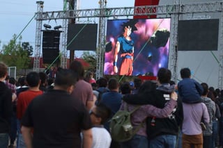 Capítulo. En Ciudad Juárez se congregaron alrededor de 20 mil personas; en San Luis Potosí se pudo ver la transmisión.