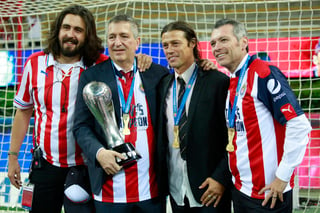 José Luis Higuera, CEO del Guadalajara, junto a Matías Almeyda, técnico, y Jorge Vergara. Higuera visita al Borussia alemán