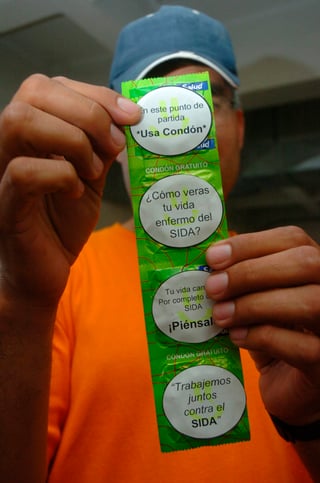  La Comisión Federal de Competencia Económica (Cofece) sancionó con aproximadamente 112 millones de pesos a cinco empresas y a personal de proveedores de condones y sondas de látex por coludirse en licitaciones públicas del sector salud. (ARCHIVO)