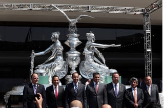 Novedad. La nueva escultura, del escultor Francisco J. Velázquez, se encuentra en la plaza cívica de San Lázaro, montada sobre una estructura especial. (AGENCIA REFORMA)