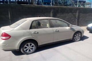 Auto. Recuperan un vehículo en Gómez Palacio, se trata de un auto Nissan, línea Tida, de color arena. (EL SIGLO DE TORREÓN)