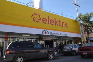 La cadena de tiendas Elektra, propiedad del empresario Ricardo Salinas Pliego, acumulaba un retroceso de 40% en el precio de sus acciones en comparación el precio máximo alcanzado en junio de 2017. (ARCHIVO)