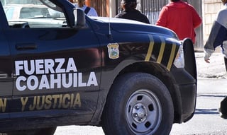 Elementos de la Dirección de Seguridad Pública Municipal y Fuerza Coahuila montaron un operativo en calles aledañas en busca de los responsables sin resultados positivos. (ARCHIVO)