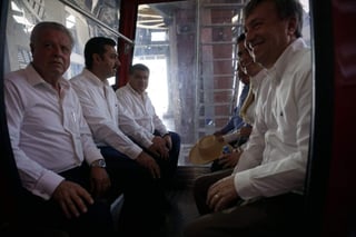 También se transportaron en el Teleférico los alcaldes de los 6 Pueblos Mágicos que tiene Coahuila y que vinieron a Torreón para tener un encuentro estatal.
