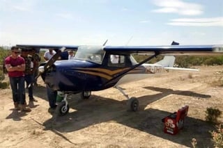 En su cuenta de Twitter, la dependencia estatal detalló que se trató de una aeronave marca Cessna, modelo C-150, con matrícula XB-OHM, la cual se vio envuelta en las maniobras de aterrizaje a las 13:00 horas, cerca del municipio de Mina, en el norte del estado. (ESPECIAL)