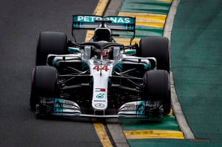 Lewis Hamilton completó la mejor vuelta con tiempo de 1 minuto y 21,164 segundos. (EFE)