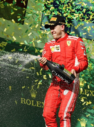 El piloto alemán Sebastian Vettel celebra su primer podio de la temporada 2018 de la Fórmula Uno. (EFE)
