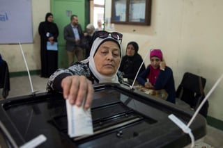 Más de 60 millones de electores están convocados para una votación de tres días en la que prácticamente se garantiza que el presidente egipcio al-Sisi ganará su segundo mandato. (EFE)