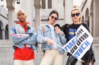 Kendall Jenner, Jaden y Hailey Baldwin no fueron los únicos artistas que se sumaron a esta manifestación, pues Demi Lovato, Miley Cyrus, Paul McCartney y Jennifer Hudson también asistieron a la marcha. (ARCHIVO)