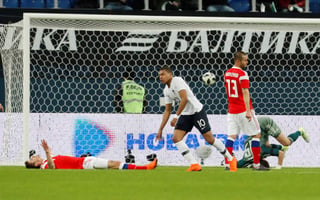 El francés Kylian Mbappé marcó dos goles que dieron la victoria a su país sobre Rusia.