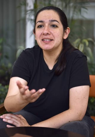 Así reaccionó desde El Salvador la narradora veracruzana, cuya novela fue incluida en varias de las listas sobre los mejores libros del 2017, a la aseveración de Vargas Llosa de que el 'más resuelto enemigo de la literatura' en la actualidad es el feminismo. (ARCHIVO)