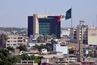 Orden. Trabajan en plan para hacer de Torreón una 'ciudad bella'. (FERNANDO COMPEÁN)