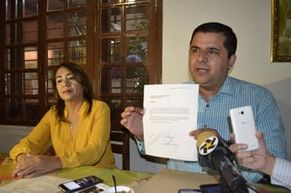  Se unirá a Carlos Matuk López de Nava como suplente de la candidatura a la diputación federal en por el distrito 03.  (EL SIGLO DE TORREÓN) 