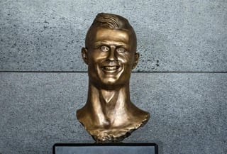 Escultor del busto de Cristiano Ronaldo realizará una versión mejorada. (ARCHIVO)
