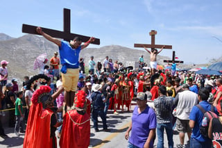 En Torreón se prevé la visita de 70 mil ciudadanos para presenciar el tradicional Vía Crucis donde se representa la crucifixión de Jesús por los romanos. (EL SIGLO DE TORREÓN)