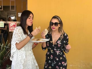 Llegaron a la región Vanessa Arias y Karime Pindte, como era de esperarse disfrutaron esta mañana de tales antojitos en un restaurante ubicado en la colonia Torreón Jardín. (ESPECIAL)