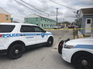 El hecho ocurrió en el barrio de Liberty City y el presunto autor de los disparos, tras darse a la fuga, finalmente se entregó a las autoridades y se encuentra bajo custodia, según la Policía de Miami-Dade.
