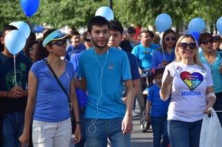 Padecimiento. Ayer se realizó una caminata para visibilizar el autismo, en el Paseo Colón. (ERNESTO RAMÍREZ) 