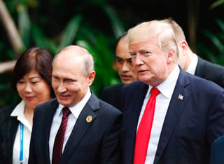 La Casa Blanca confirmó hoy que el presiente Donald Trump discutió la posibilidad de celebrar un encuentro bilateral con el presidente de Rusia, Vladimir Putin, pero sin que exista aún fecha o sede definida. (AP)