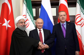 Encuentro. Hassan Rohaní (Izq.), analizará  junto a Erdogan (centro) y Putin (der.) los últimos avances de la guerra civil en Siria. (AP)