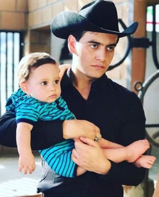 Julián Figueroa se convertirá en padre por segunda ocasión. (ESPECIAL)