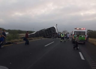 La mañana de este martes se registró un accidente carretero en el kilómetro 62 de la vía Monterrey-Reynosa, según informó la Policía federal de Nuevo León. (TWITTER)