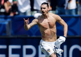 Zlatan marcó un doblete en su debut con LA Galaxy. (ARCHIVO)