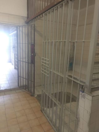 La mujer fue grabada en una de las celdas de Tribunales Municipales de Torreón. (EL SIGLO DE TORREÓN) 