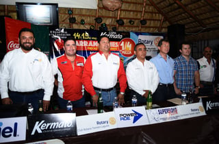 Integrantes del Club Rotario Torreón Laguna, pilotos y administradores del Autódromo Torreón - Gerardo Lozano, dieron a conocer los detalles de esta competencia que contará con pilotos locales y foráneos. (Jesús Galindo)