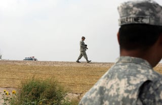 Cumplió su amenaza: el presidente de Estados Unidos Donald Trump firmó ayer una orden para desplegar 'lo antes posible' un número no determinado de soldados de la Guardia Nacional en la frontera con México. (AP)
