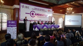 En el evento se realizó la presentación oficial del programa Candidatura Transparente, plataforma en la que los candidatos a alcaldes de Coahuila podrán compartir su 3 de 3, así como parte de su currículum. (GUADALUPE MIRANDA)