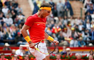 Rafael Nadal regresó a las canchas y lo hizo con una victoria en tres sets ante Philipp Kohlschreiber, en los cuartos de final de la Copa Davis entre España y Alemania. (EFE)