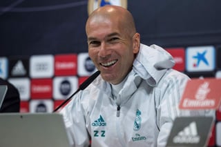 Zidane dice que no entiende porqué se hace el pasillo, así que no lo realizará el Madrid. (EFE)