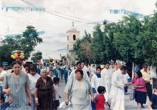 Procesión de la virgen del Refugio, participando los sacerdotes y un gran número de fieles parte de las fiestas del 4 de julio de 1996.