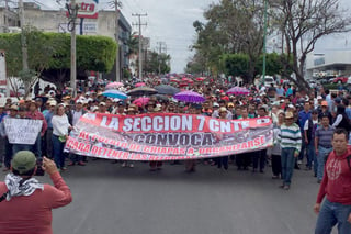 Maestros de la secciones 40 y 7 de la Coordinadora Nacional de Trabajadores de la Educación (CNTE), iniciaron este lunes un paro de labores de dos días, contra las reformas estructurales y se movilizarán con una marcha en Tuxtla Gutiérrez. (ARCHIVO)