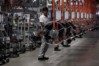 El periodo vacacional de Semana Santa ocasionó una caída de 11% en la producción automotriz en México en marzo. (ARCHIVO)
