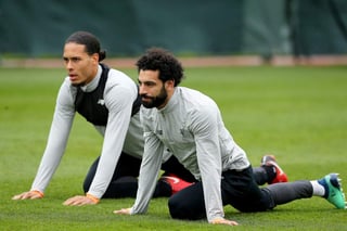 El jugador egipcio se entrenó al parejo que sus compañeros aunque con muchos cuidados para poder valorarlo y que juegue en la vuelta ante Manchester City.