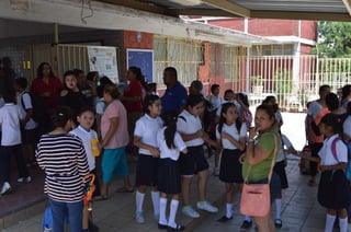 Antonio González, titular de Servicios Educativos en la Comarca Lagunera, detalló que el regreso de los estudiantes se llevó a cabo 'en completo orden'. (EL SIGLO DE TORREÓN)