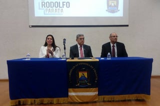 Garantiza. La UA de C no coacciona el voto del estudiantado, señala Salvador Hernández Vélez, rector. (EL SIGLO DE TORREÓN)