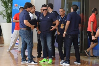 Antonio Mohamed y su equipo de colaboradores durante un pasado Draft del futbol mexicano. (Jam Media)