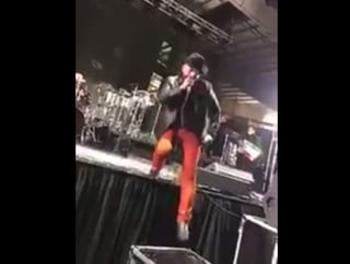 El video de Bobby Pulido resbalando del escenario se ha vuelto viral en redes sociales. (ARCHIVO)