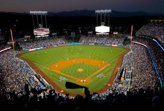 La casa de los Dodgers no recibe un Juego de Estrellas desde 1980 y, de acuerdo a información de 'Los Angeles Time', el comisionado de Grandes Ligas, Rob Manfred estará mañana para dar el anuncio en el encuentro entre los Athletics y Dodgers. (ARCHIVO)