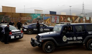 Reacción. El despliegue de la Gendarmería en la frontera se ve como un operativo a favor de Trump. (AP)