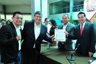 Registros. Sergio Uribe se registró para el Distrito XI; su suplente será el boxeador Cristian Mijares. 