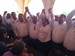 Afiliados al PRI se congregaron en las oficinas del instituto político, para acompañar a Durán Piña a su registro. (EL SIGLO DE TORREÓN) 