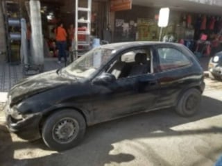 Vehículo. Auto robado en Torreón aparece abandonado en Gómez Palacio. (CORTESÍA)