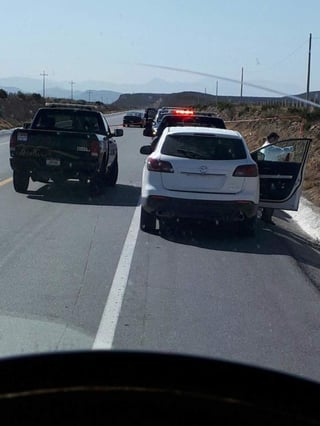 Durante la mañana de ayer un elemento perteneciente a la corporación de Fuerza Coahuila fue atacado a balazos cuando se dirigía a su trabajo en la carretera 57.